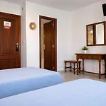Rey בית הארחה 3*