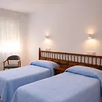 Rey בית הארחה איסלה דה ארוסה